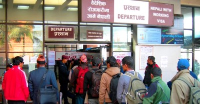 वैदेशिक रोजगारीमा जान नेपालीले बढी तिर्नुपर्ने, कमाउने थोरै