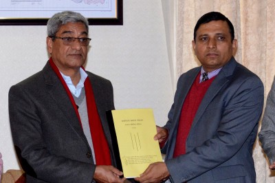 संविधान र कानुन बमोजिम नागरिकता प्राप्तिमा सहजता बनाउछौँ- गृहमन्त्री लेखक