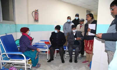 शिक्षण अस्पताल पुगेर मोहन वैद्यको स्वास्थ्य अवस्थाबारे प्रचण्डले लिए जानकारी