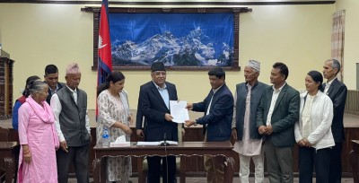 शान्ति प्रक्रियालाई पेचिलो बनाउने प्रयास आफ्नैबाट भएको प्रधानमन्त्री प्रचण्डको दुखेसो