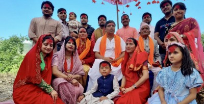 आचार्य बालकृष्ण दशैं मान्न आफ्नो घर नेपाल आए