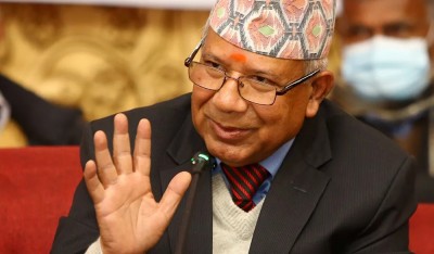 धेरै नेपाली बसोवास गर्ने देशमा अवैतनिक राजदुतबाट छिटो राहदानी दिऔँः माधव नेपाल