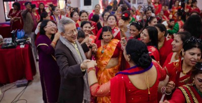 तीज कार्यक्रममा पशुपति शमशेर रमाउनुका साथै वृद्धाहरुलाई सम्मान