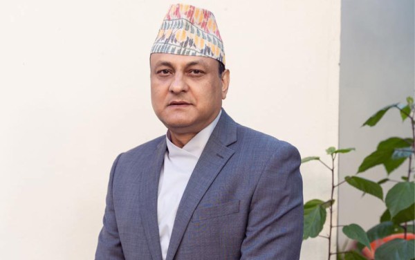 पूर्वआइजीपी सर्वेन्द्र खनालले छोडे एमाले