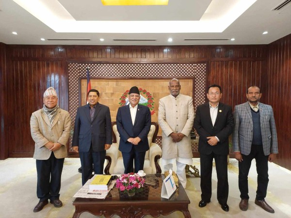 बाबुरामकाे पार्टी फुट्यो , यादव पक्षले गर्यो माओवादी केन्द्रसँग एकता