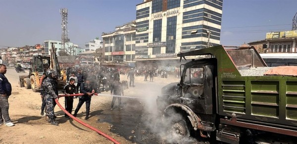 टिपरले किचेर स्कुटर चालक मारेपछि बनेपाको अवस्था तनावग्रस्त