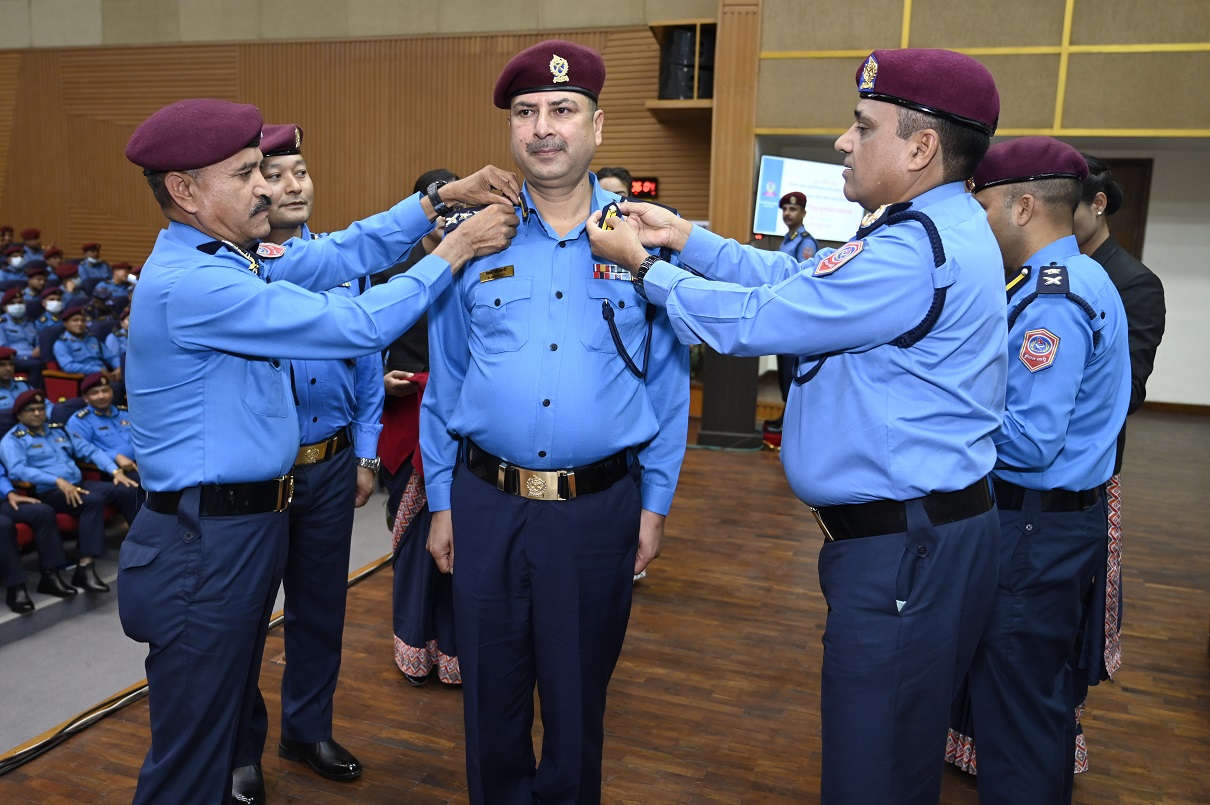 २० जना प्रहरी वरिष्ठ उपरीक्षकलाई दर्ज्यानी चिह्न प्रदान