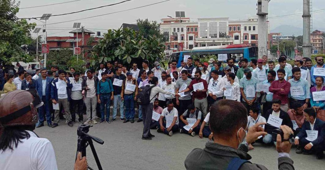 स्थानीय तहका कर्मचारीको प्रदर्शन